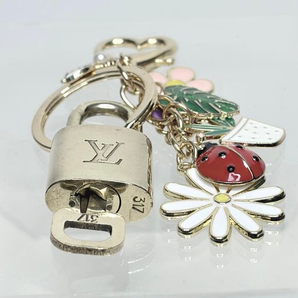 Louis Vuitton Lock & Key Set #317 with a Colorful Floral Charm Keychain - Picture 4 of 5